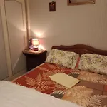 Maison Entiere Avec Parking, Garage Et Jardin * Montluçon