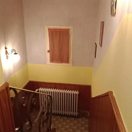 Maison Entiere Avec Parking, Garage Et Jardin * Montluçon