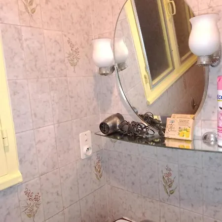 Maison Entiere Avec Parking, Garage Et Jardin