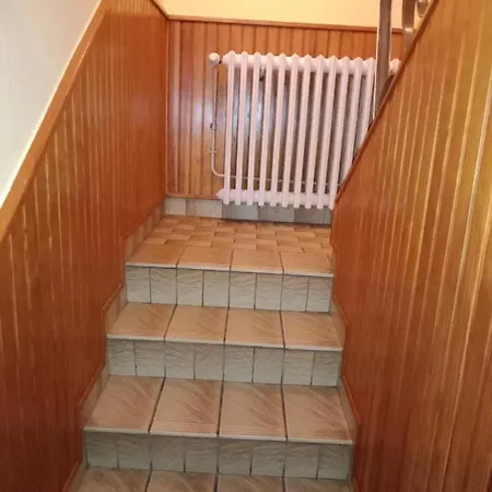 Maison Entiere Avec Parking, Garage Et Jardin Монлюсон