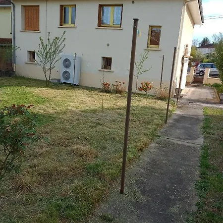 Maison Entière Avec Parking, Garage Et Jardin