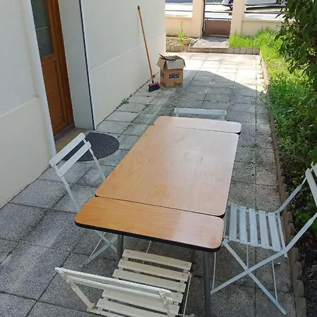 Maison Entiere Avec Parking, Garage Et Jardin Монлюсон