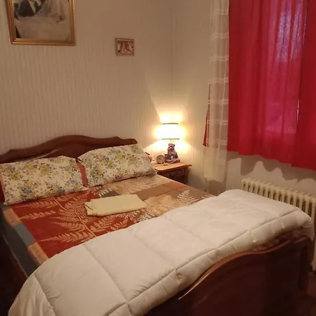 Maison Entiere Avec Parking, Garage Et Jardin Montluçon