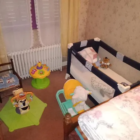 Maison Entiere Avec Parking, Garage Et Jardin Монлюсон