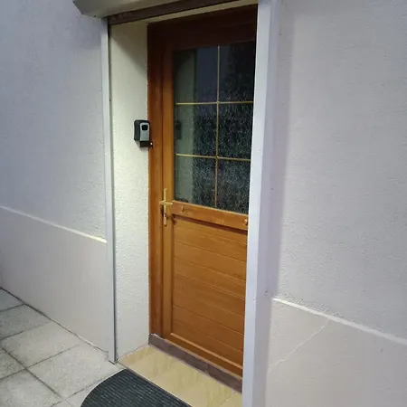 Nyaraló Maison Entiere Avec Parking, Garage Et Jardin