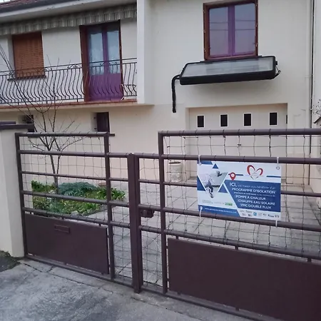 Holiday home Maison Entiere Avec Parking, Garage Et Jardin Montlucon