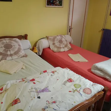 Maison Entière Avec Parking, Garage Et Jardin Hébergement de vacances Montluçon