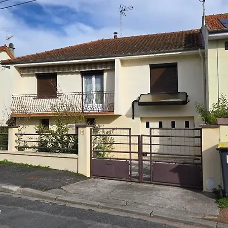 Maison Entiere Avec Parking, Garage Et Jardin Сasa de vacaciones Montluçon