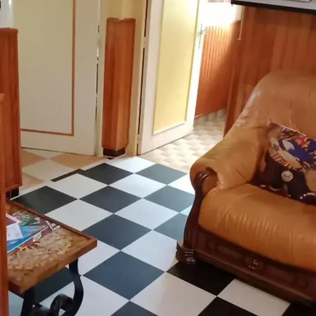 Сasa de vacaciones Maison Entiere Avec Parking, Garage Et Jardin Montluçon