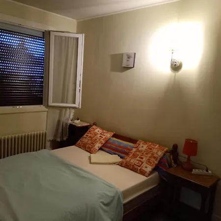 Vakantiehuis Maison Entiere Avec Parking, Garage Et Jardin *