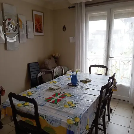 Maison Entiere Avec Parking, Garage Et Jardin * Montluçon