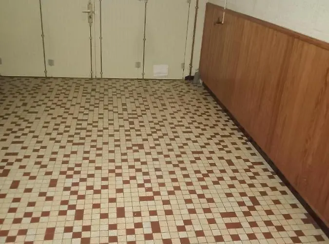 Holiday home Maison Entiere Avec Parking, Garage Et Jardin *