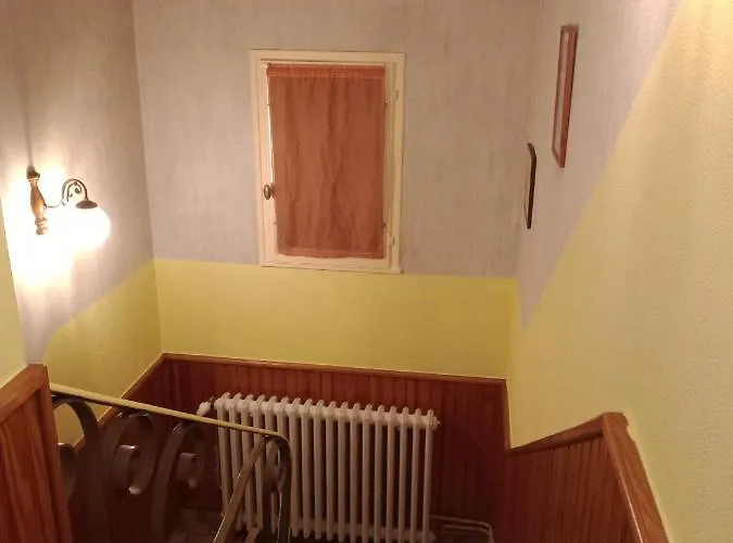 Maison Entiere Avec Parking, Garage Et Jardin * Montlucon