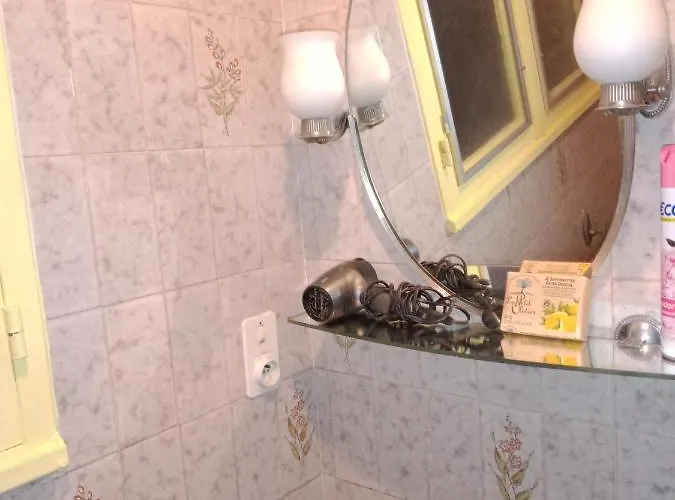 Maison Entiere Avec Parking, Garage Et Jardin