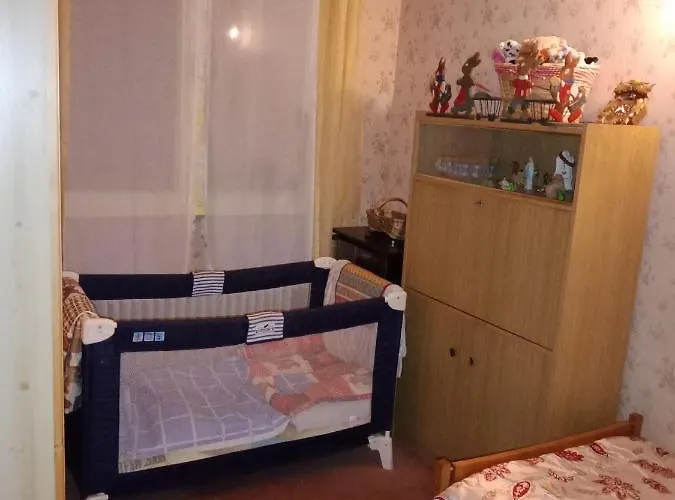 Maison Entiere Avec Parking, Garage Et Jardin Holiday home *