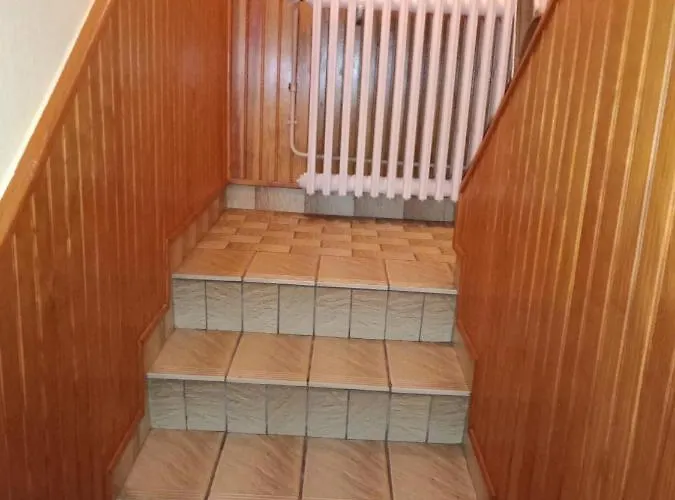 Maison Entiere Avec Parking, Garage Et Jardin Montlucon