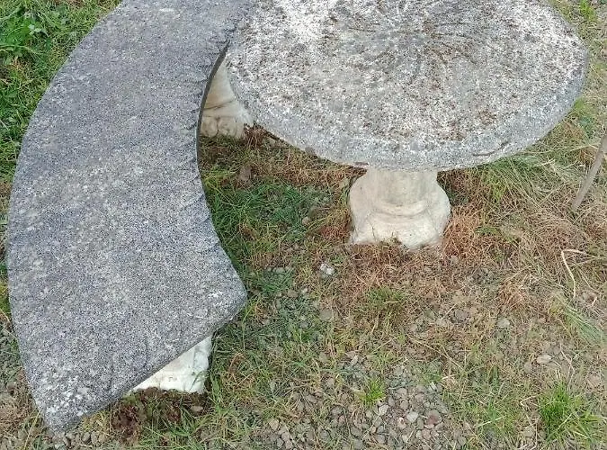 Maison Entiere Avec Parking, Garage Et Jardin Montlucon