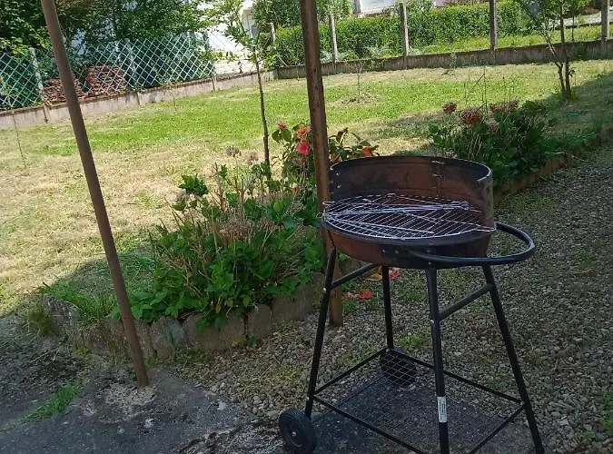 Holiday home Maison Entiere Avec Parking, Garage Et Jardin Montlucon