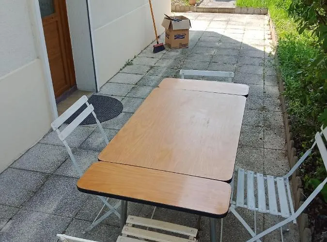 Maison Entiere Avec Parking, Garage Et Jardin Montlucon