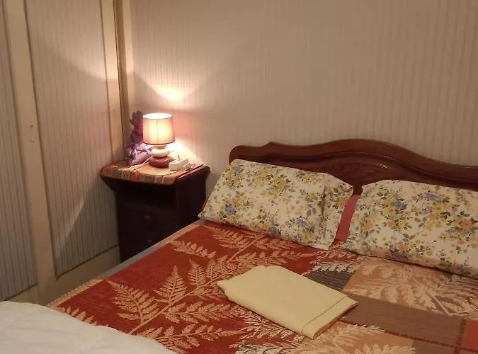 Maison Entiere Avec Parking, Garage Et Jardin * Montlucon