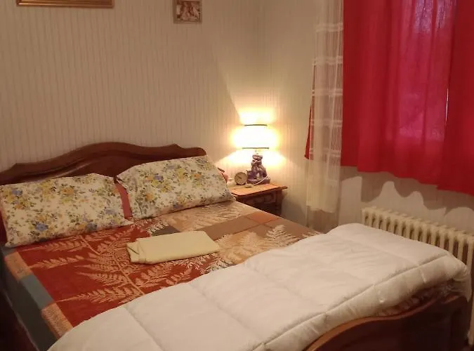 Maison Entiere Avec Parking, Garage Et Jardin Montlucon